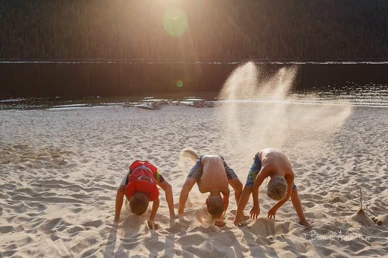 kids throwing sand